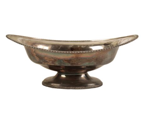 AN EDWARD VII SILVER OVAL BOWL by the Goldsmiths and Silversmiths Company, London 1903, with gadrooned rim, 10cm high x 28cm 