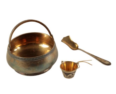 A GEORGIAN SILVER SUGAR BOWL&nbsp;875 standard, with cast geometric rim and bale handle, plain squat body and gilt interior, 