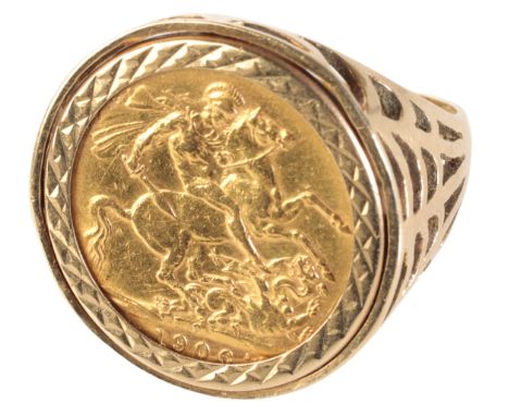 A 1906 EDWARD VII 1906  GOLD SOVERIGN RING set in a 9ct gold mount (c.13.64grams)