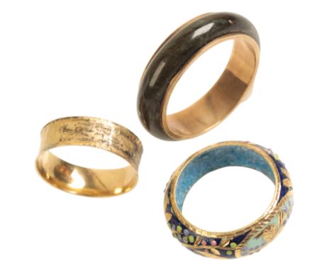 A VICTORIAN ENAMELLED RING together with two other rings, one stamped "375" (3)