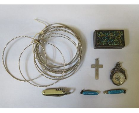 INTERESTING HINGED STORAGE BOX WITH GEMSTONE MOUNTED COVER ALSO BANGLES, ENAMELLED MINIATURE PENKNIVES, COMPASS FOB ETC. 