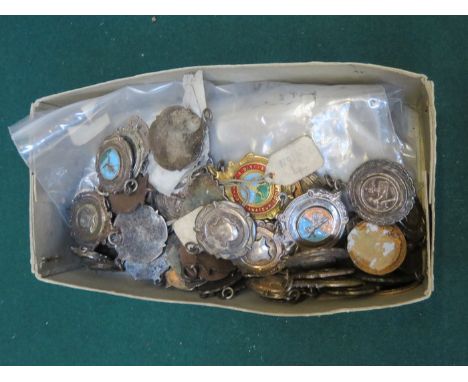 COLLECTION OF MOTHER OF PEARL HANDLES AND VARIOUS SPORTS FOBS 