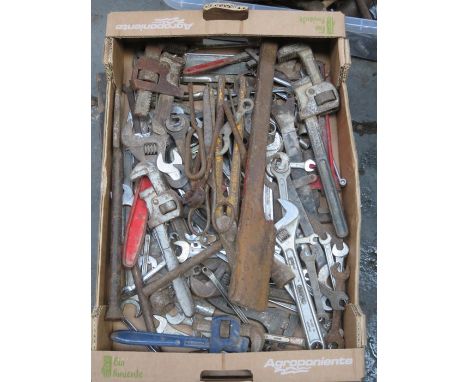 BOX OF VARIOUS VINTAGE TOOLS
