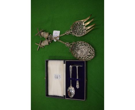 Silver spoon and pusher, cased together with a pair of Dutch white metal serving spoon and fork with windmill terminals.
