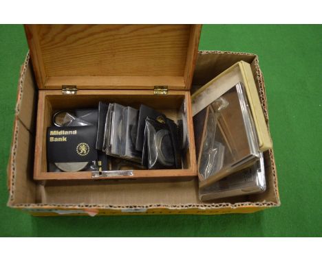 Collectors coins, ladies compact etc.