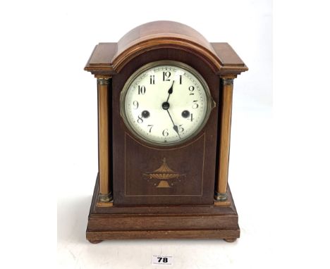 Mahogany 2-hole mantle clock with pendulum and key, with service receipt from 2014