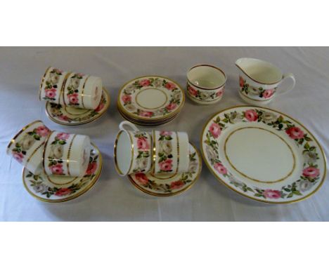 Royal Worcester 'Royal Garden' 1969 part tea service approx 21 pieces