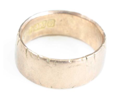 A ladies 9 carat gold wedding band, size K, 4.4g.