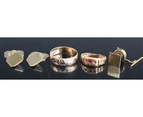 An assortment of 9ct gold jewellery, to include a rose gold 5.6mm engraved D-shaped wedding ring, size S; a rose gold engrave