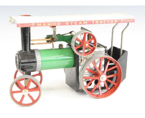 Mamod TE1A spirit fired traction engine, having a black and green base metal body, with cream canopy, burner and scuttle, box