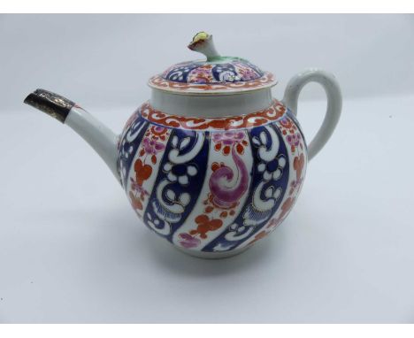 An 18th century Worcester teapot (a/f)