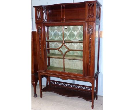 An Edwardian Arts & Crafts design mahogany display cabinet, the upper shelf with pierced gallery, enclosed by single glazed d