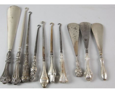 Selection of ten silver handled shoe horns and button hooks, varied designs and dates.     