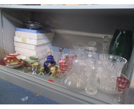 A mixed lot to include six boxed collectors plates, glassware, a Goebel bird, a Beswick bird and other items 