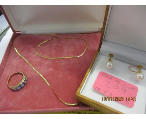 A 9ct gold H Samuel fine gold chain necklace and matching bracelet, 1.6g, together with a pair of yellow metal and pearl clip