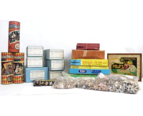 JIGSAW PUZZLES: A good collection of assorted vintage Jigsaw puzzles - to include - Alice In Wonderland, Rovella, Home Pets, 