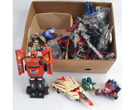 ROBOTS: A large collection of assorted vintage toys, all with a ' robot ' theme - featuring a quantity of Zoids and Zoid acce