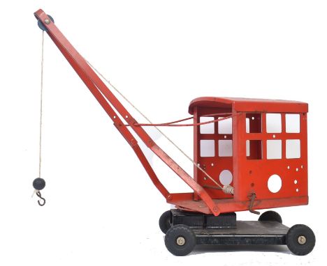 TRIANG CRANE: An original vintage Triang Toys tinplate crane, with original wheels and crane cab to top. 