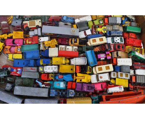 DIECAST; A tray of assorted loose vintage Matchbox Lesney diecast model cars and vehicles (and some other makes). 