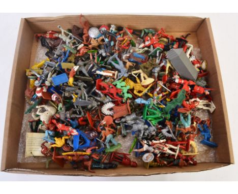 TOY SOLDIERS: A large collection (approx 100) assorted vintage toy soldiers to include Britains, Deetail, Crescent, Lone Star