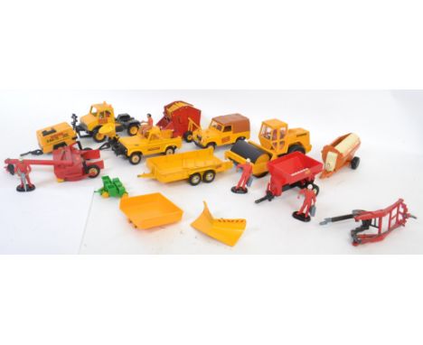 BRITAINS: A good collection of assorted loose Britains Farm vehicles to include Land Rovers, roller, and various accessories.