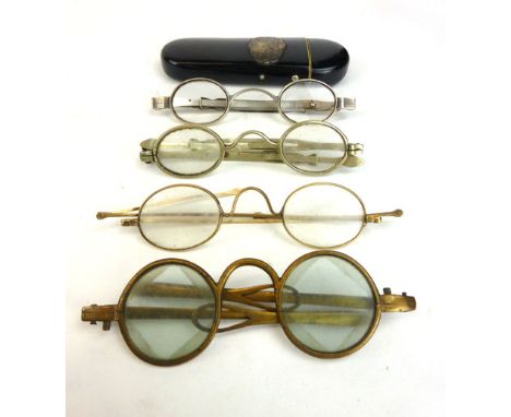 A small collection of vintage glasses, Pinznet, etc (parcel)