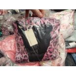Trade Lot 500 x New & Packaged Mixed Items from A Major UK Retailer. May include: Jeans, Dresses,