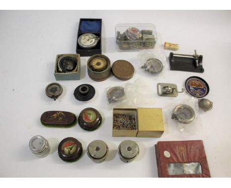 GRAMOPHONE ACCESSORIES various soundboxes including Gilbert Tone Reflector (boxed), Decca, Salon, Crescendo Junior, Exhibitio