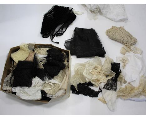 VINTAGE LACE a collection of late 19thc and early 20thc lace off cuts, edgings, collars, caps, and two white pinnafore aprons