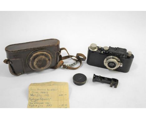 LEICA II RANGEFINDER CAMERA - 1932 Serial No 92755 and made in 1932, with a Leitz Elmar 1:35 F =50mm lens and lens cap. With 