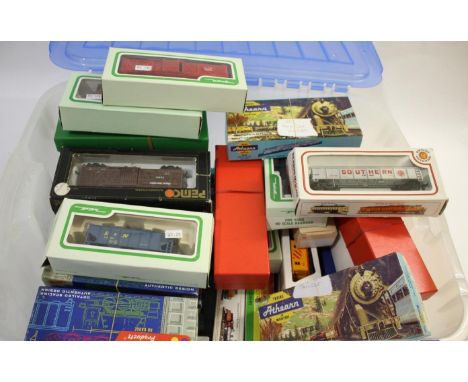 HO GAUGE AMERICAN WAGONS approx 40 items including examples by Roundhouse, Bachmann, Athearn, Bevbel, Lima etc.
