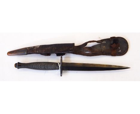 WWII Fairbairn-Sykes commando fighting knife with original leather scabbard, blade 17cm, full length 29cm 