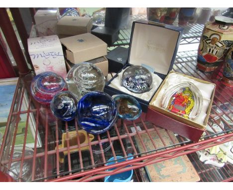 A collection of paperweights to include Wedgwood, Caithness, etc (11) 