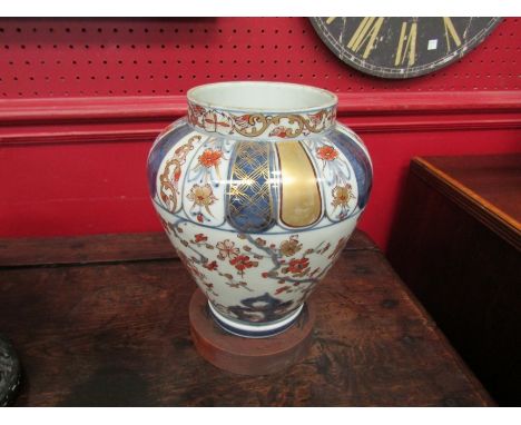 An Imari vase on wooden Chinese stand, 22cm tall 