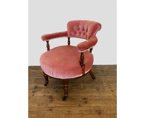 An Edwardian walnut bedroom chair with puce upholstered button back, on turned supports with over-stuffed seat, on turned leg