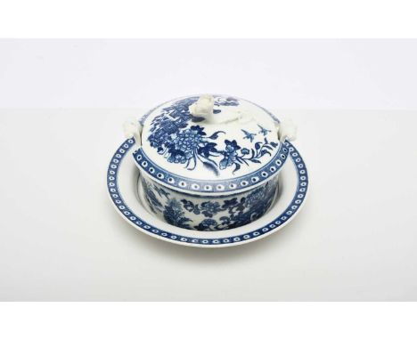 A Worcester porcelain 'Fence' pattern butter tub dish, cover and stand, circa 1775, transfer-printed in underglaze blue with 