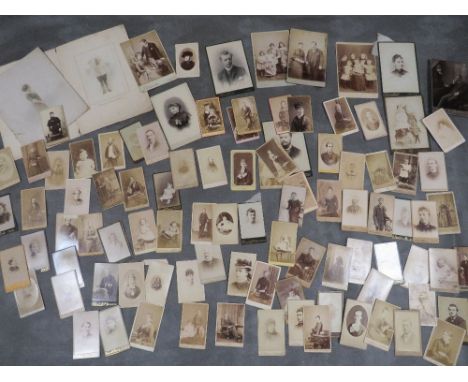 A tray of vintage Carte De Visite, cabinet photos etc.