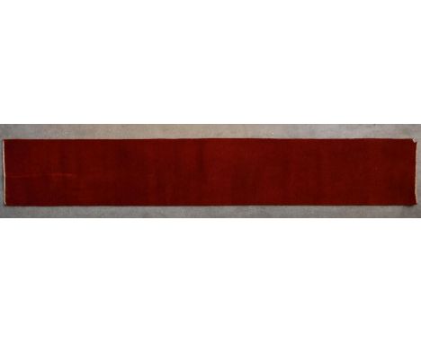 A contemporary runner in deep burgundy. L.350x63cm
