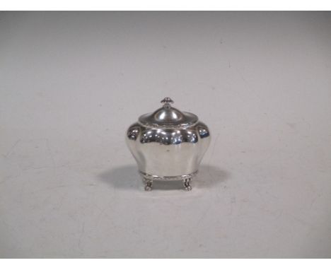 A small silver sugar bowl / caddy  