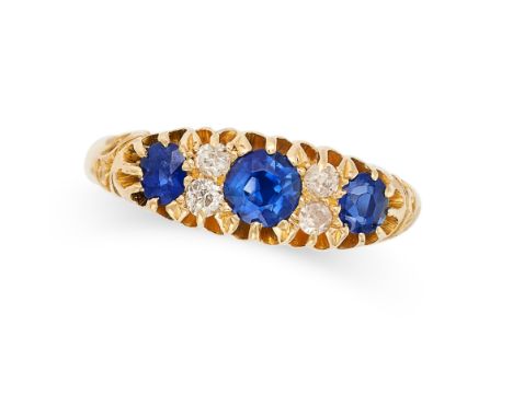 AN ANTIQUE SAPPHIRE AND DIAMOND RING in 18ct yellow gold, set with three round and oval cut sapphires totalling 0.31 carats, 