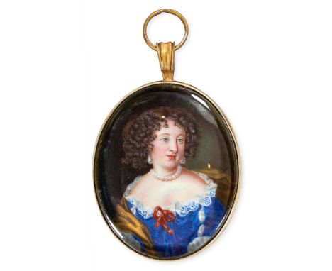 AN ANTIQUE PORTRAIT MINIATURE PENDANT the oval pendant set with a painted miniature of a lady wearing large pearl earrings an