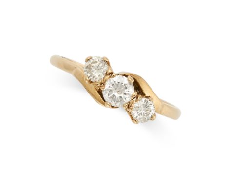 A THREE STONE DIAMOND RING set with three round brilliant cut diamonds totalling 0.4-0.5 carats, no assay marks, size K / 5, 