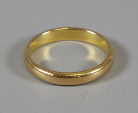 A 22 ct gold wedding band, size K, 3.2 grams.