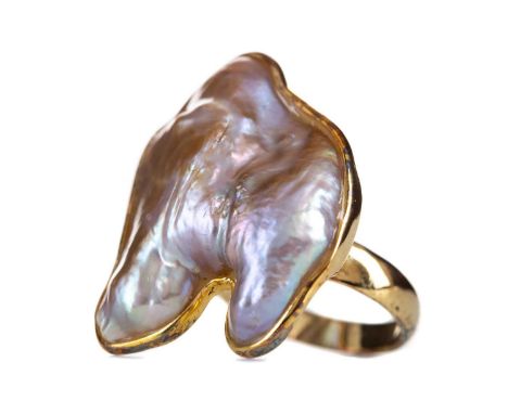LARGE BAROQUE PEARL RING,pink/purple in tone, in silver, size P