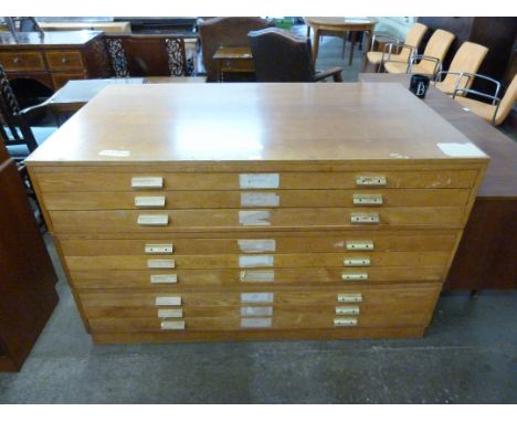 A light oak plan chest 