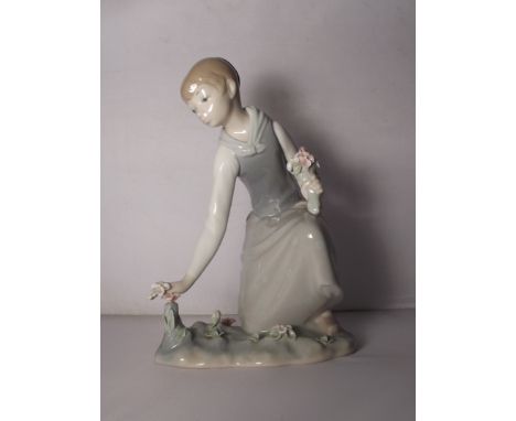 Lladro figure of a girl with flowers, 20cm in height