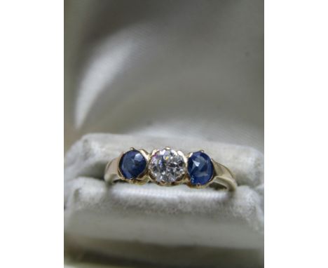 18CT YELLOW GOLD 3 STONE SAPPHIRE &amp; DIAMOND RING; Old cut diamond of approx 0.50 ct, good colour and clarity set between 