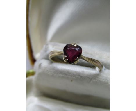 9ct GOLD GARNET SOLITAIRE RING, size M 