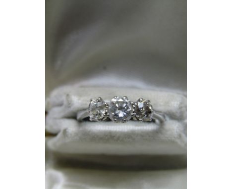 PLATINUM 3 STONE DIAMOND RING, approx 1.25ct, diamonds of good colour and clarity, central diamond approx 5.5mm, each outer s