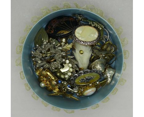 A collection of twenty-two brooches and four scarf clips